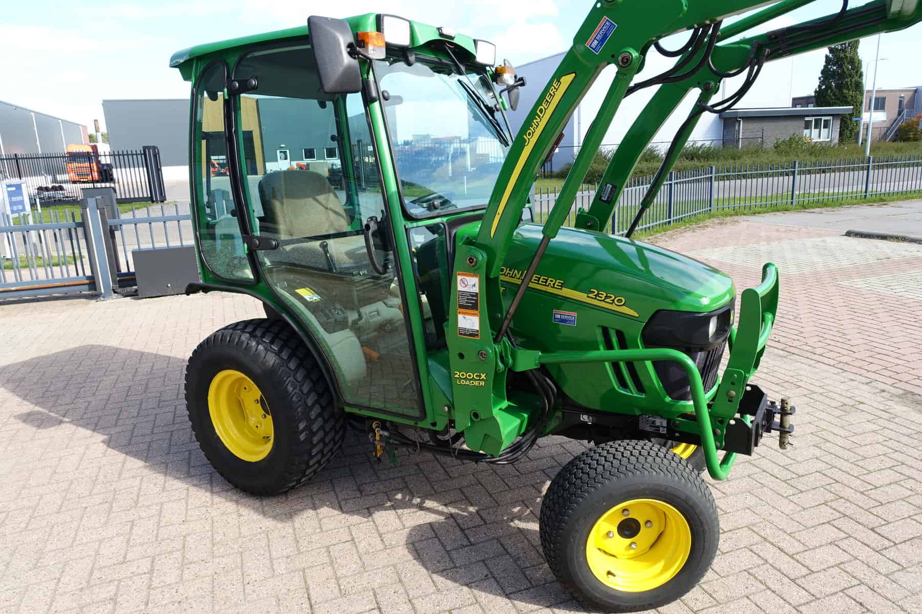 John Deere 2320 4wd HST - Afbeelding 2