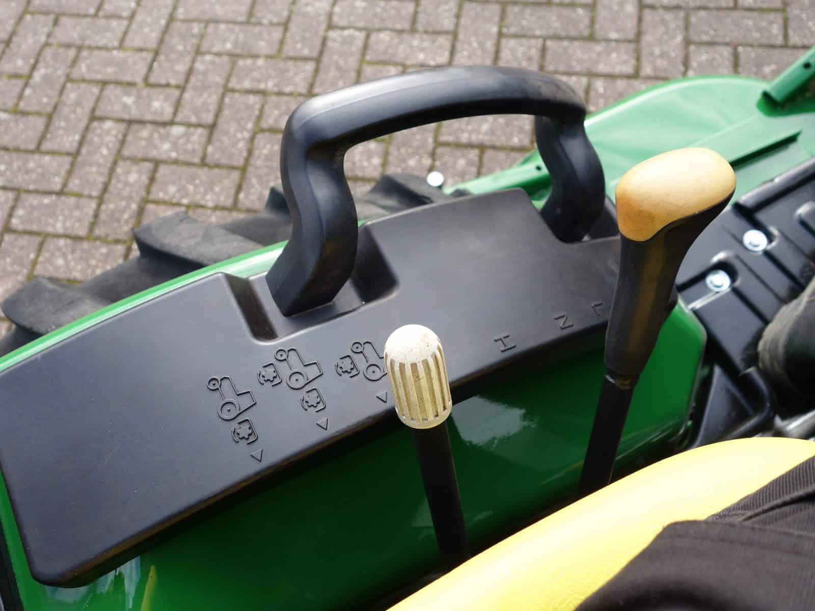 John Deere 2320 4wd HST - Afbeelding 13