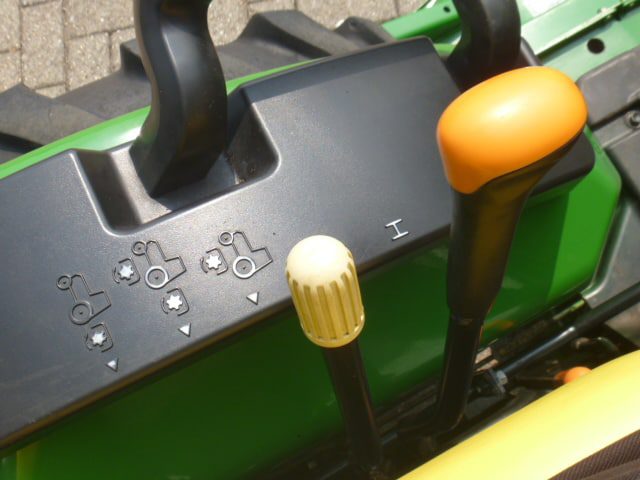 John Deere 2320 4wd HST - Afbeelding 15