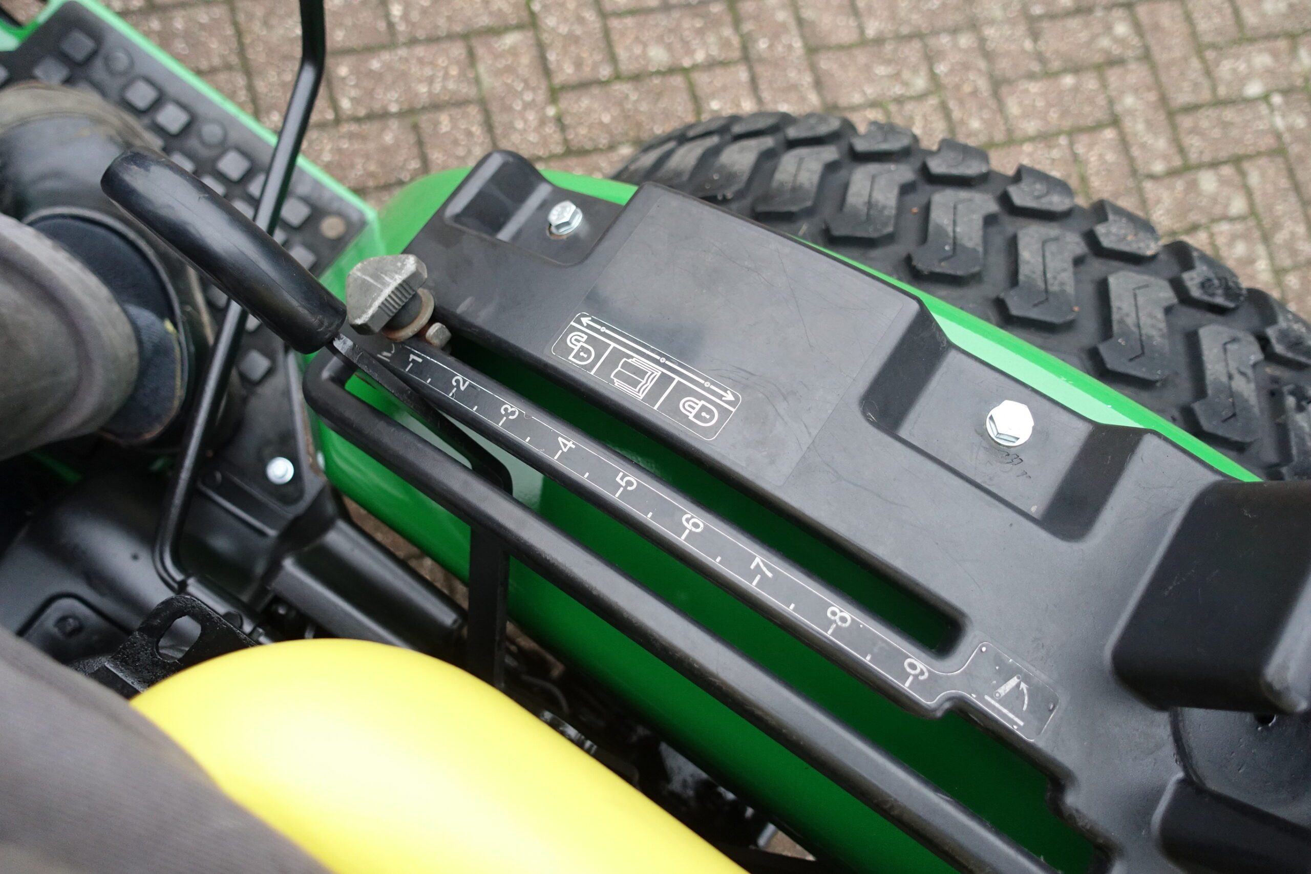 John Deere 2520 4wd HST - Afbeelding 15