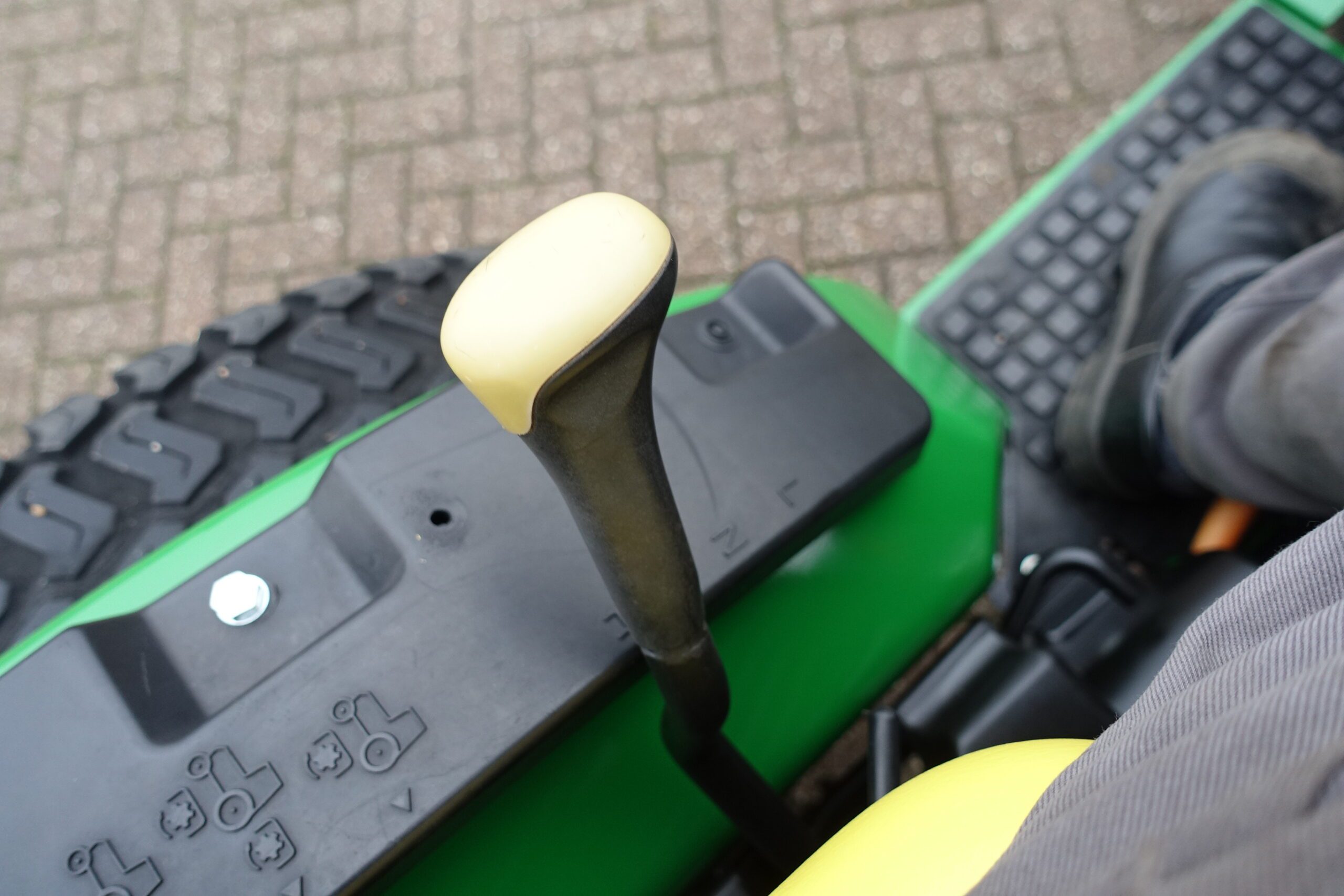 John Deere 2520 4wd HST - Afbeelding 16