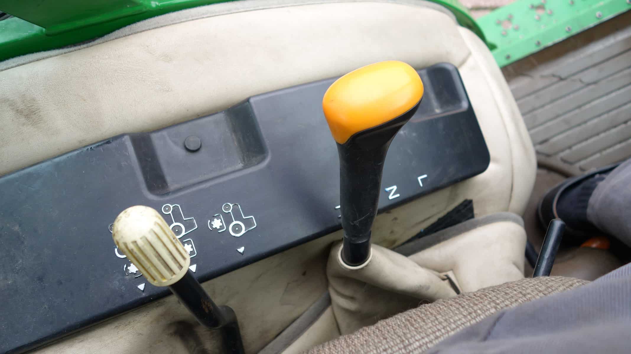 John Deere 2520 4wd HST - Afbeelding 18