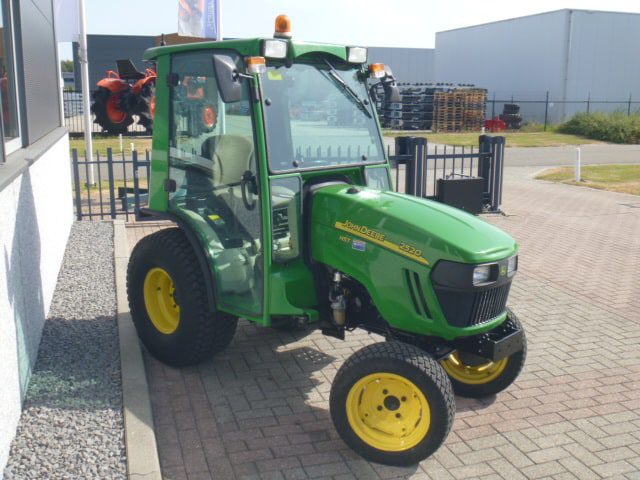 John Deere 2520 4wd HST - Afbeelding 2