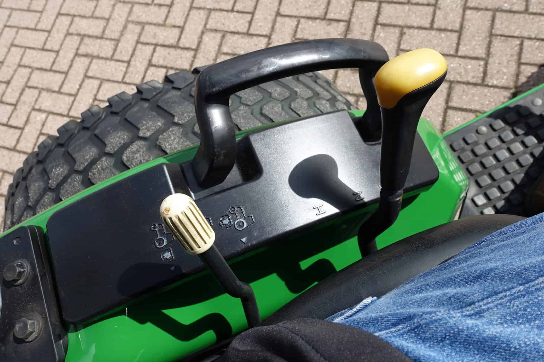 John Deere 2520 4wd HST - Afbeelding 14