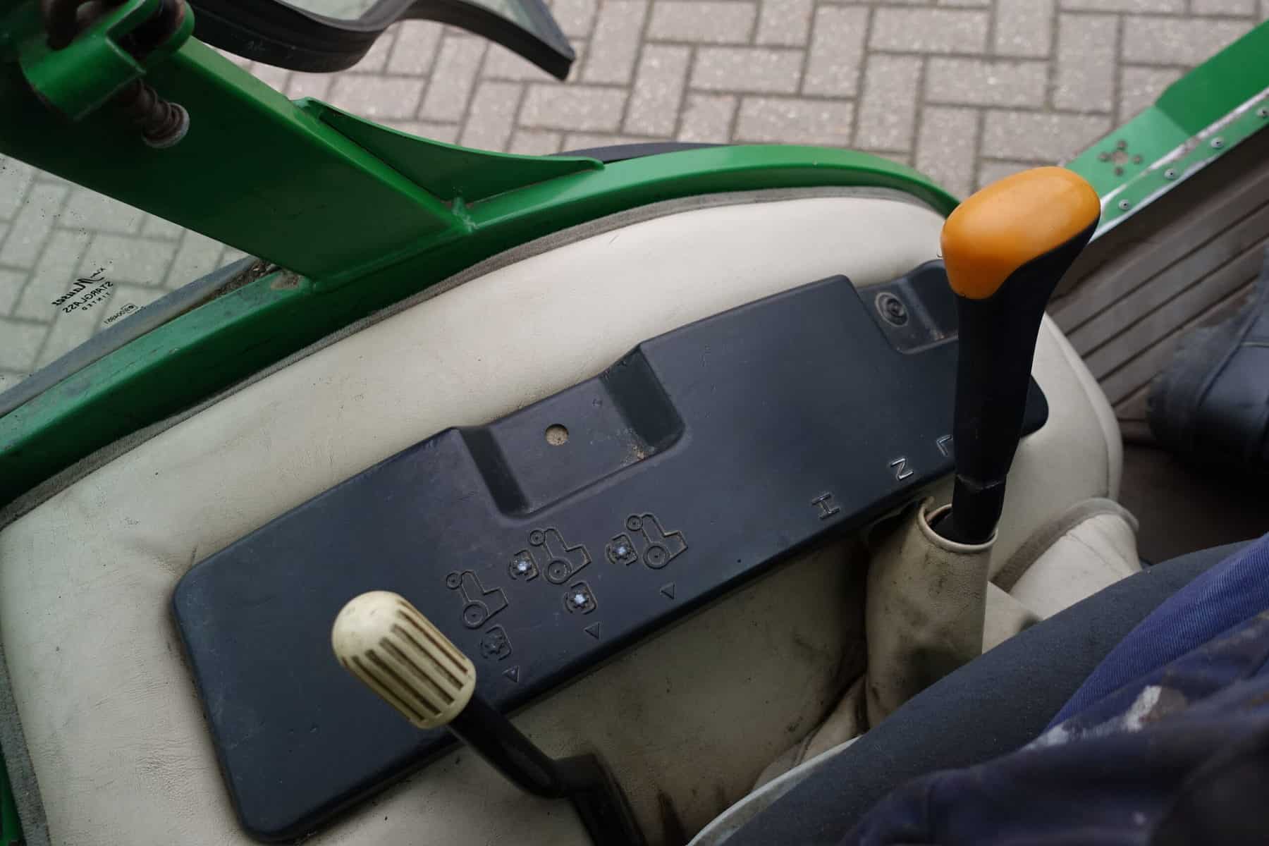 John Deere 2520 4wd HST - Afbeelding 14