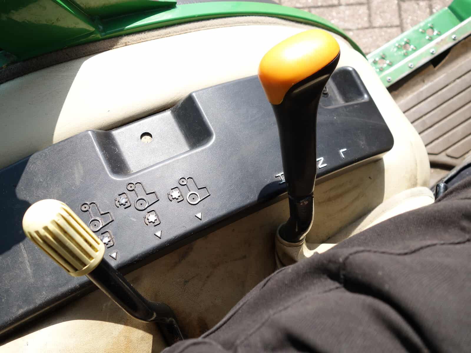 John Deere 2520 4wd HST - Afbeelding 17