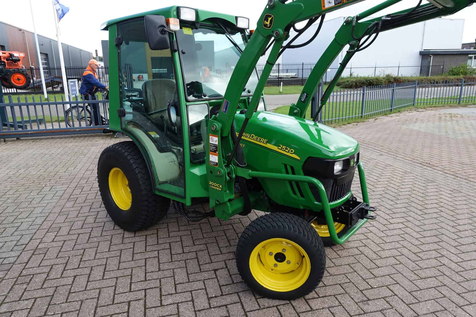 John Deere 2520 4wd HST - Afbeelding 2