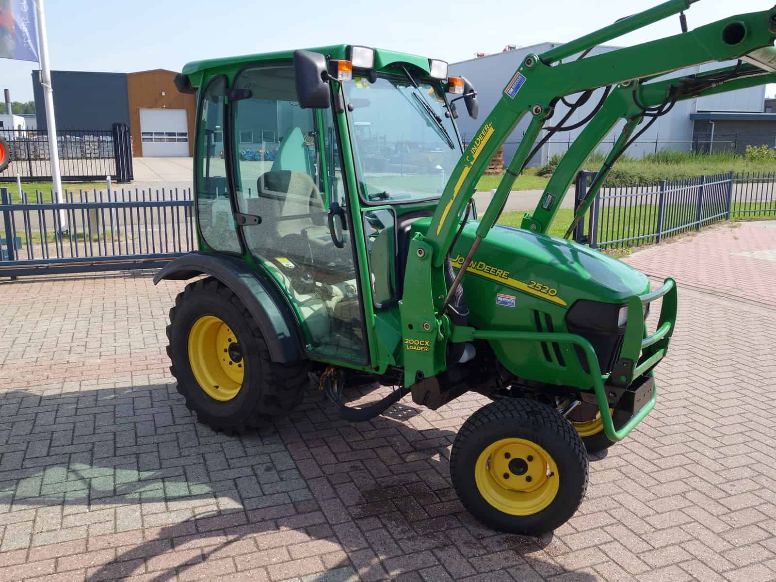 John Deere 2520 4wd HST - Afbeelding 2