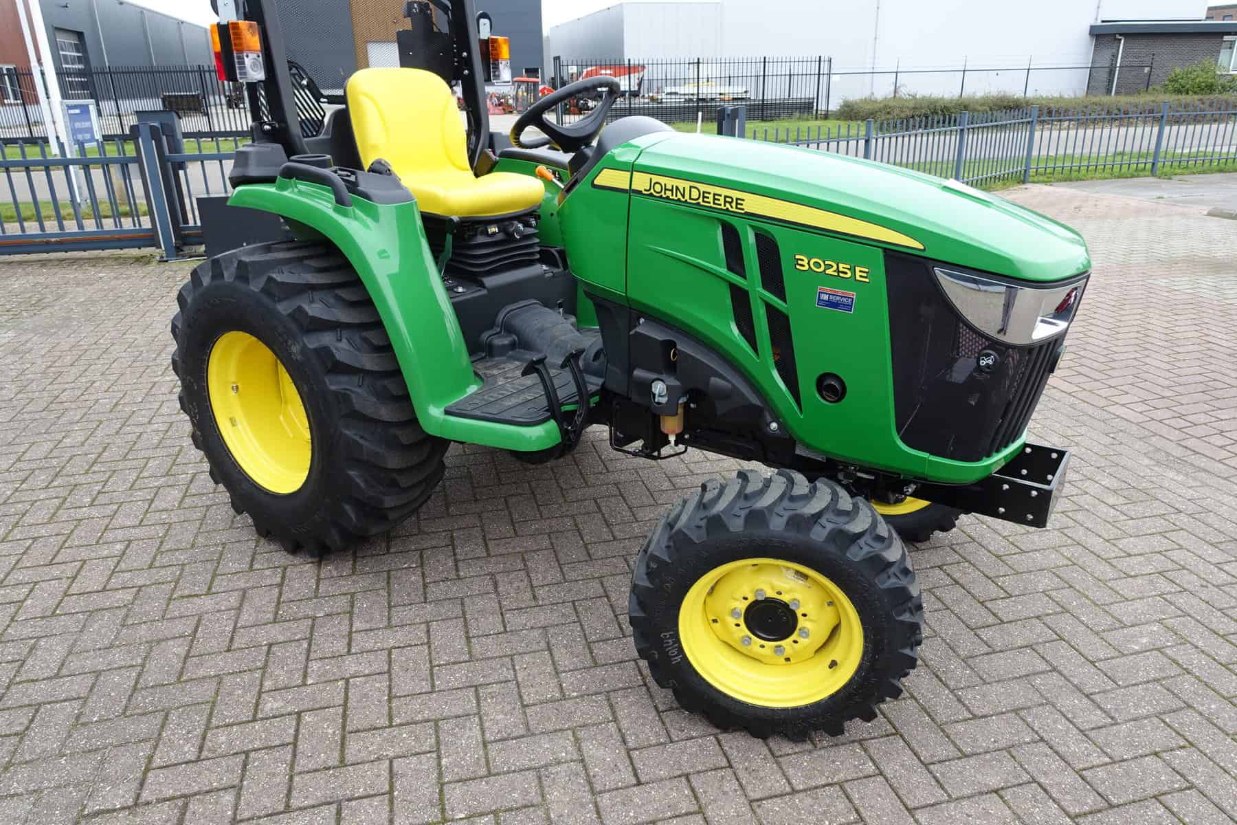 John Deere 3025E 4wd HST - Afbeelding 2