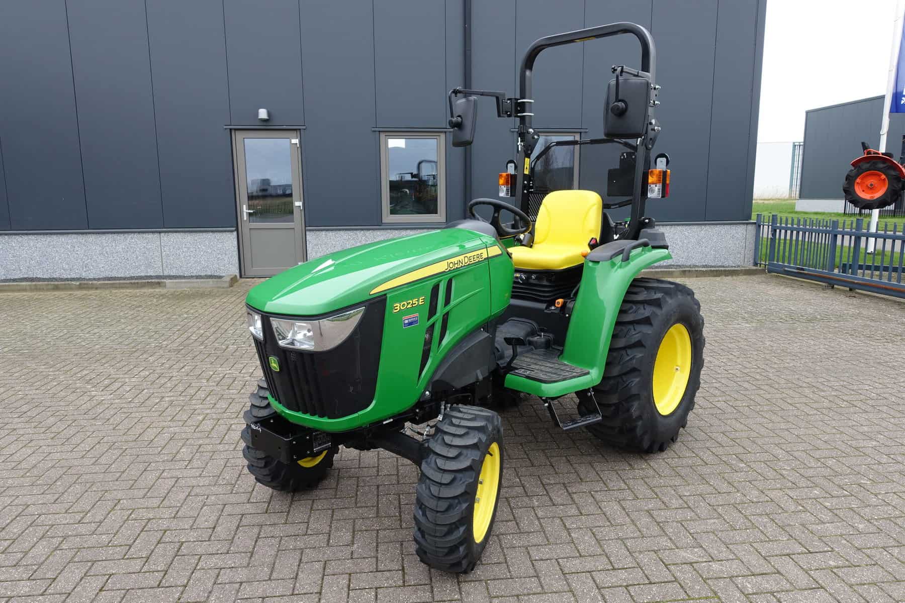 John Deere 3025E 4wd HST - Afbeelding 3