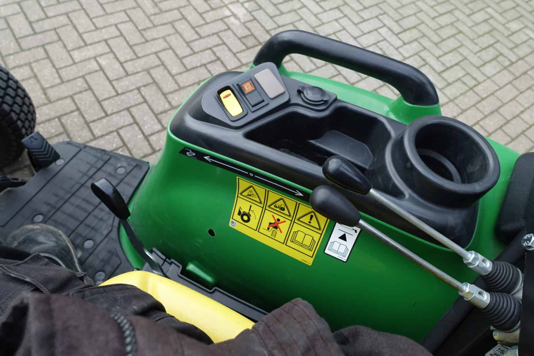 John Deere 3038e 4wd HST - Afbeelding 15