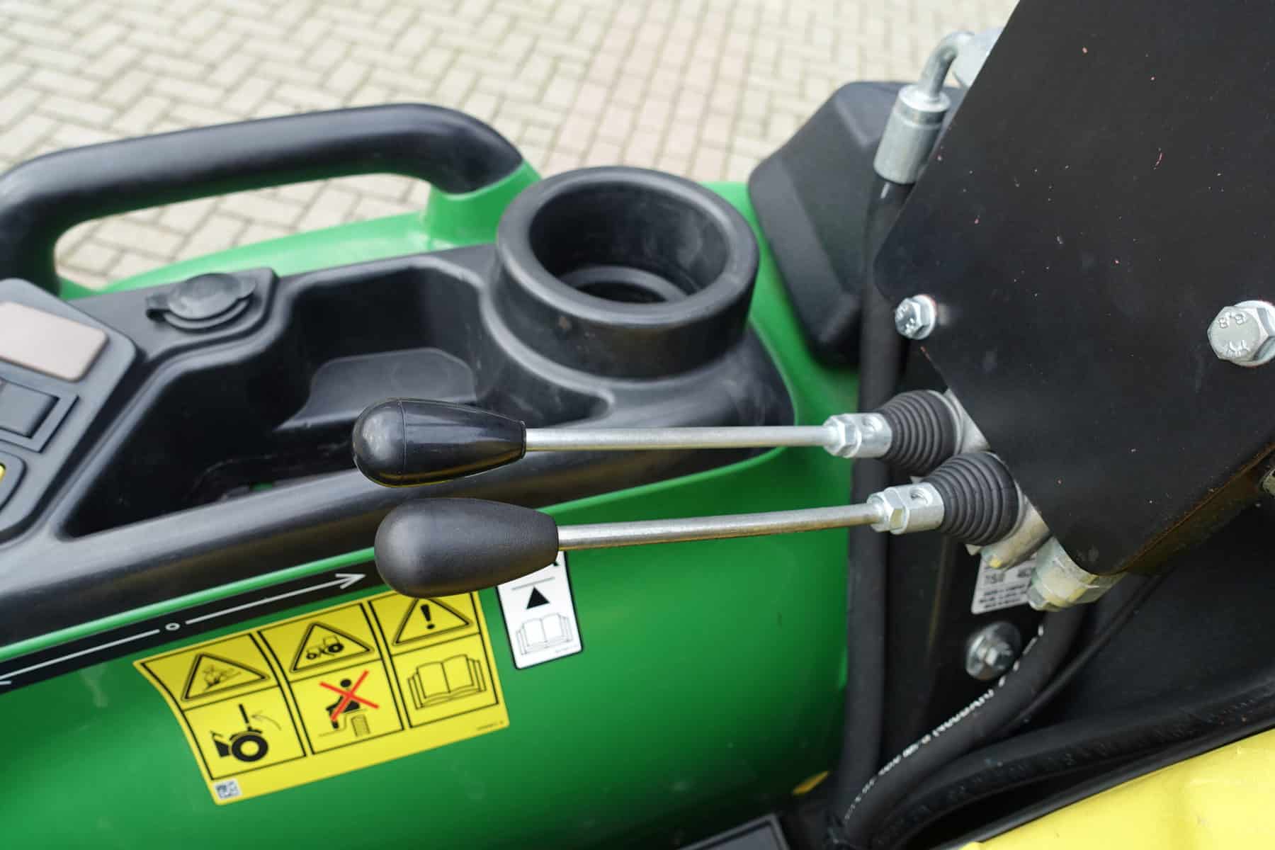 John Deere 3038e 4wd HST - Afbeelding 16