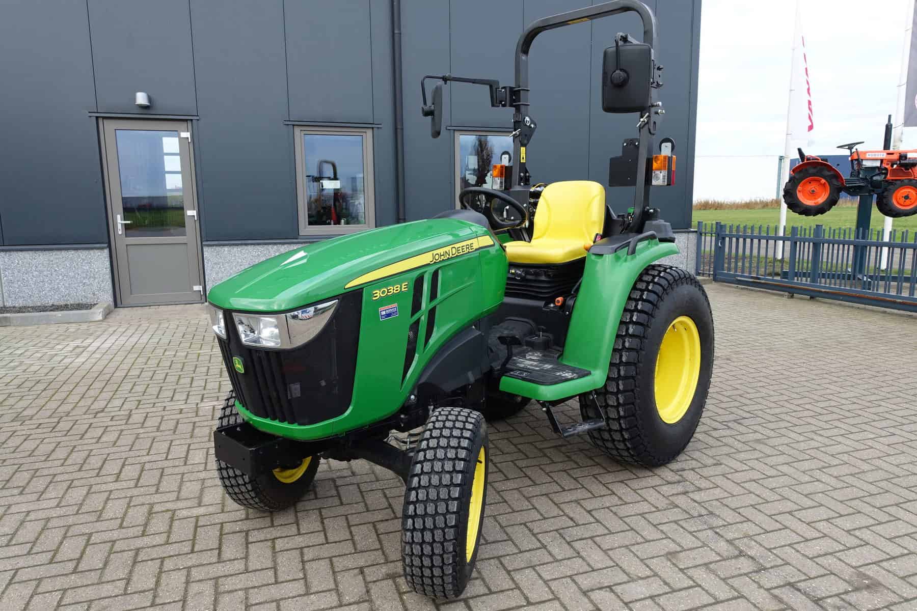 John Deere 3038e 4wd HST - Afbeelding 3