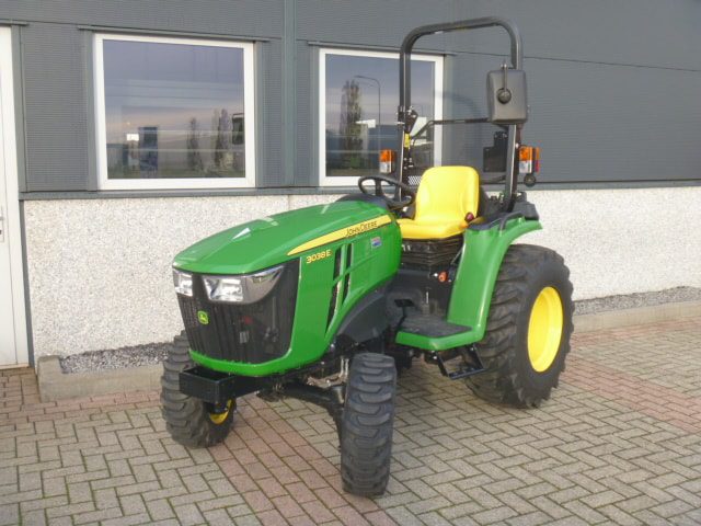 John Deere 3038e 4wd HST
