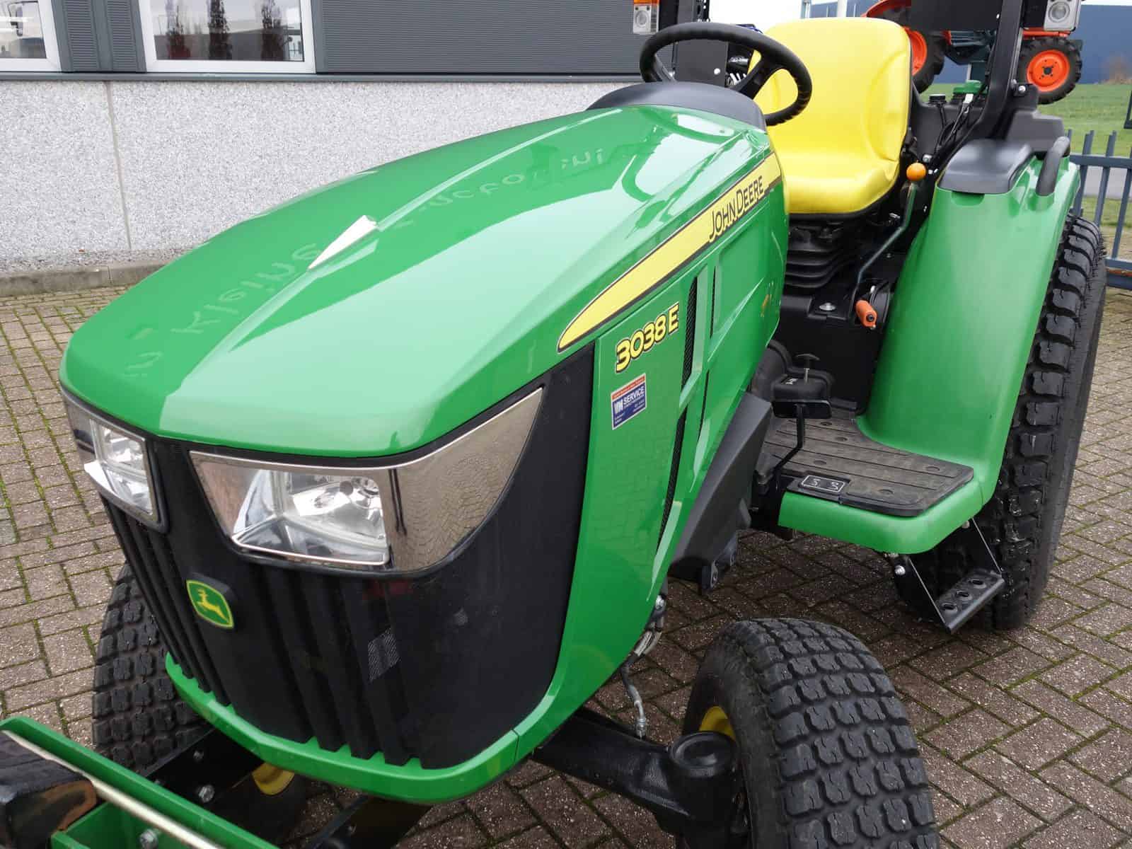 John Deere 3038e 4wd HST - Afbeelding 4