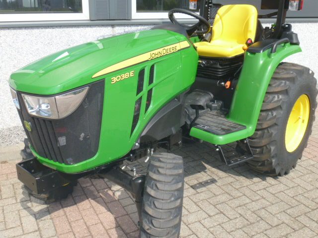 John Deere 3038e 4wd HST - Afbeelding 3