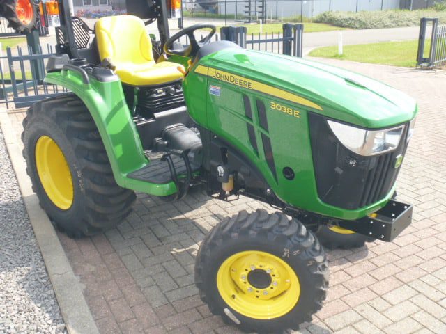 John Deere 3038e 4wd HST - Afbeelding 7
