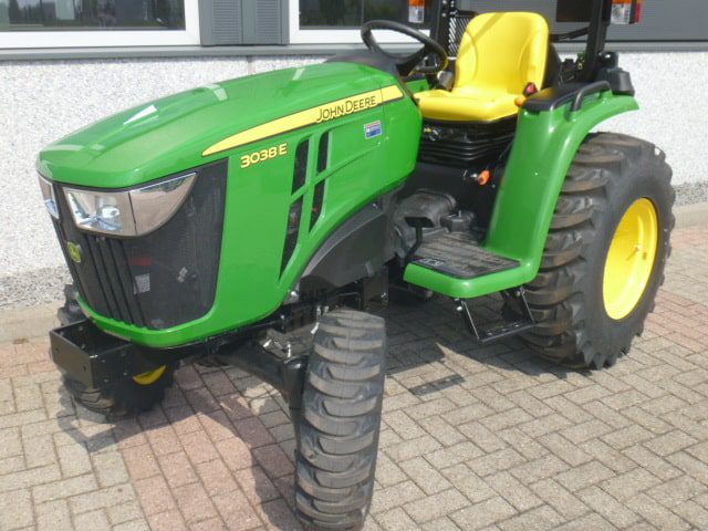 John Deere 3038e 4wd HST - Afbeelding 8