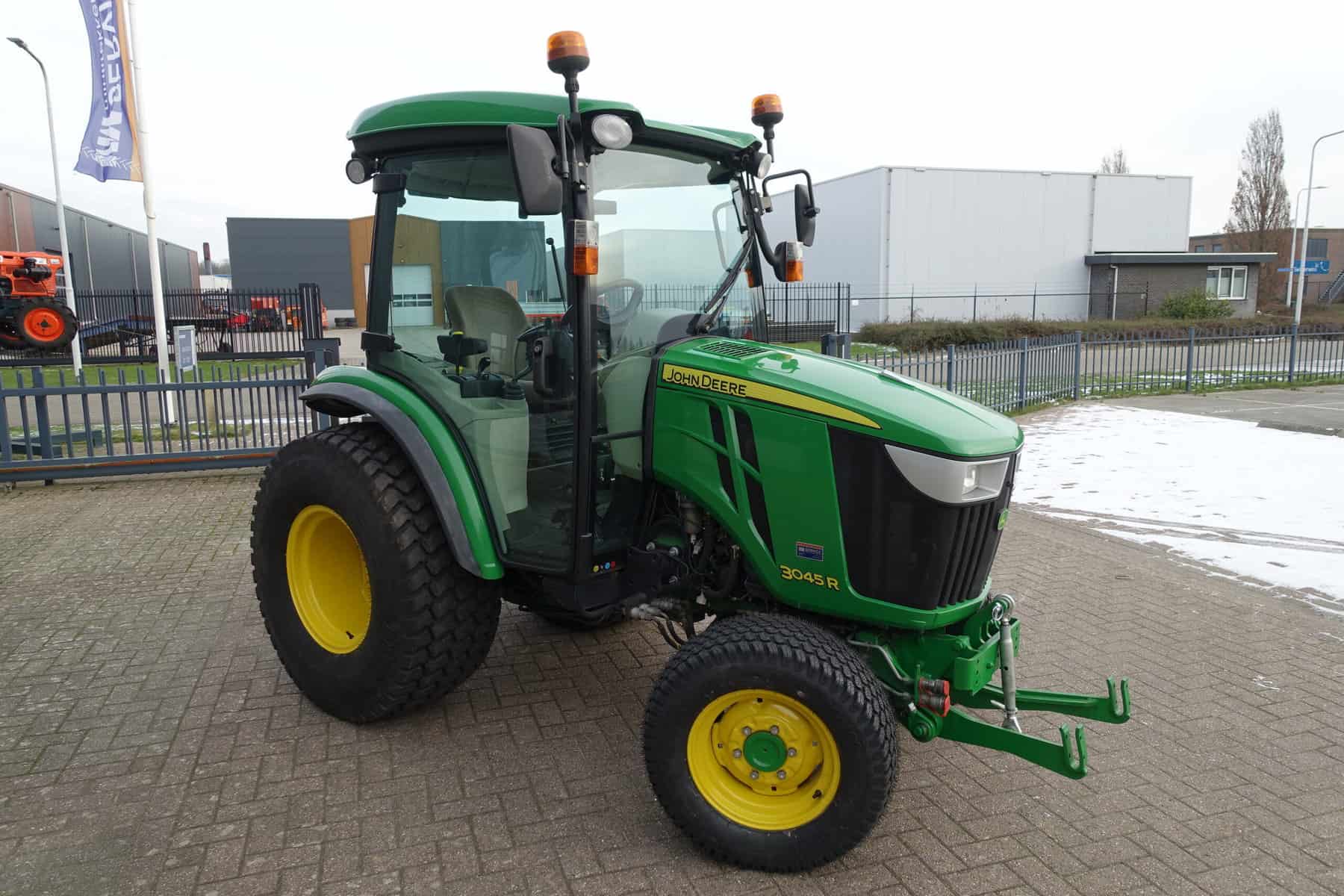 John Deere 3045R 4wd HST - Afbeelding 2