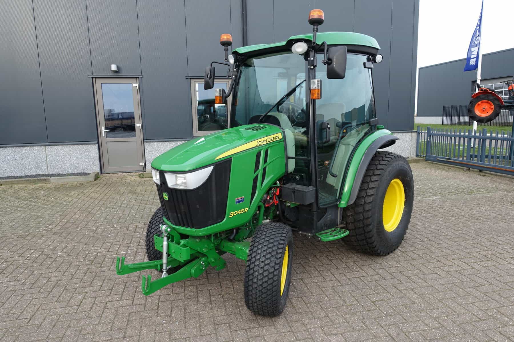 John Deere 3045R 4wd HST - Afbeelding 3