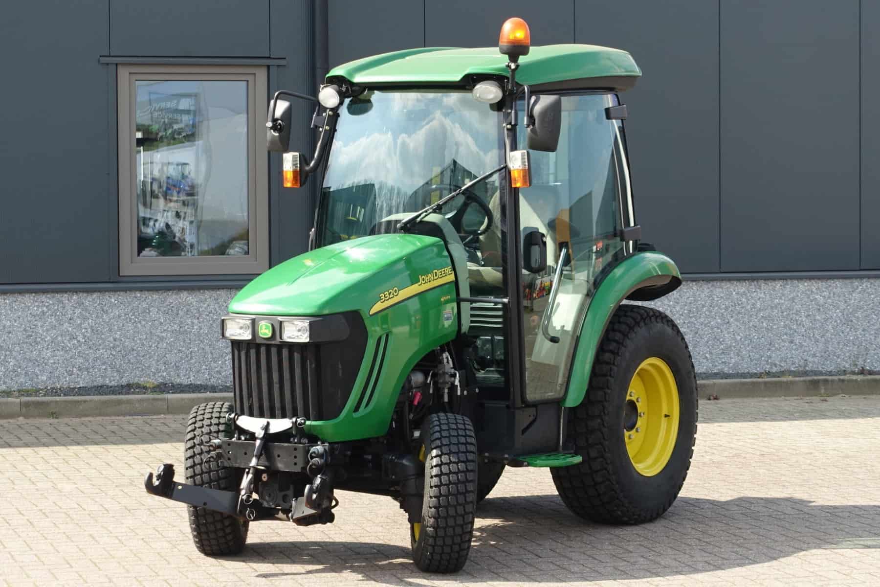 John Deere 3320 4wd HST
