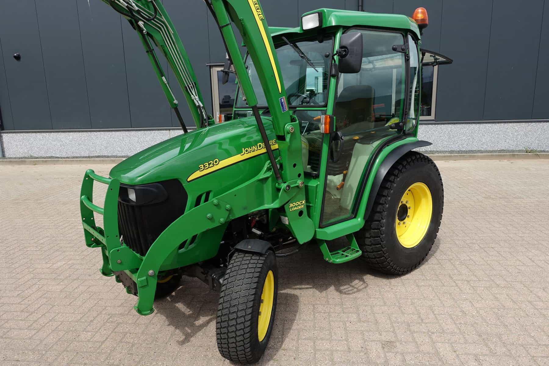 John Deere 3320 4wd HST - Afbeelding 4