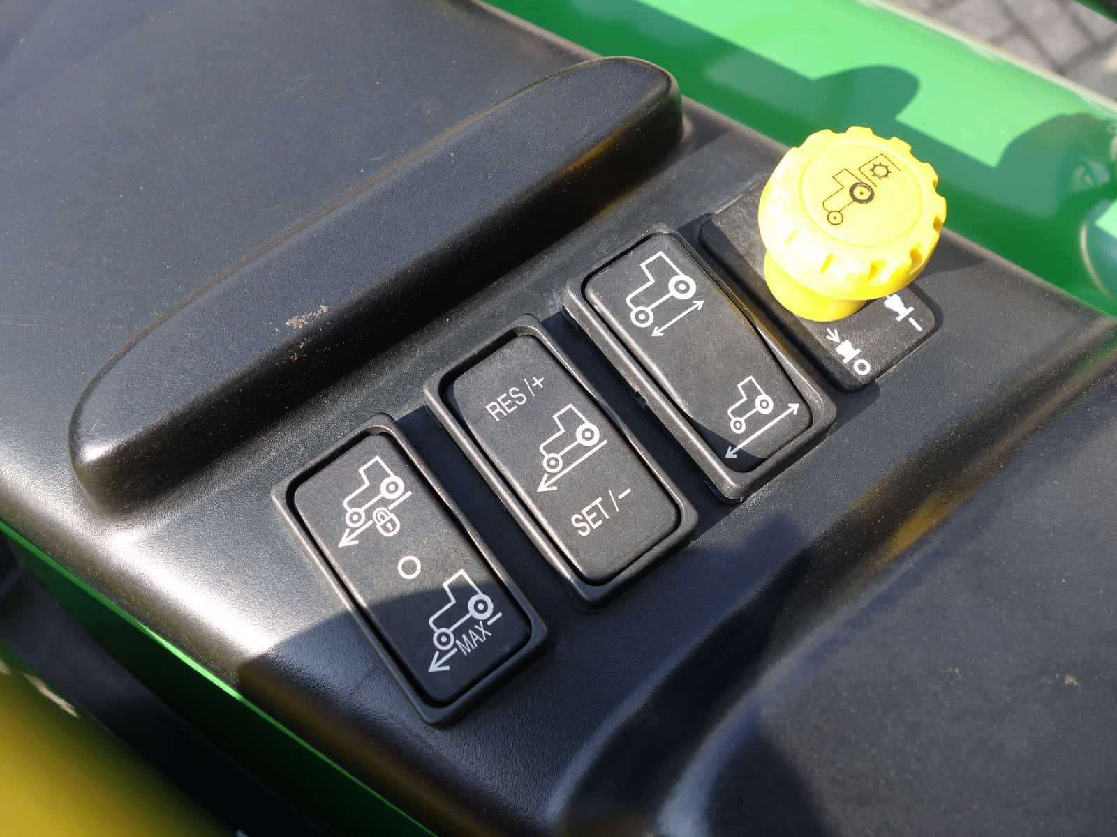 John Deere 3520 4wd HST - Afbeelding 14