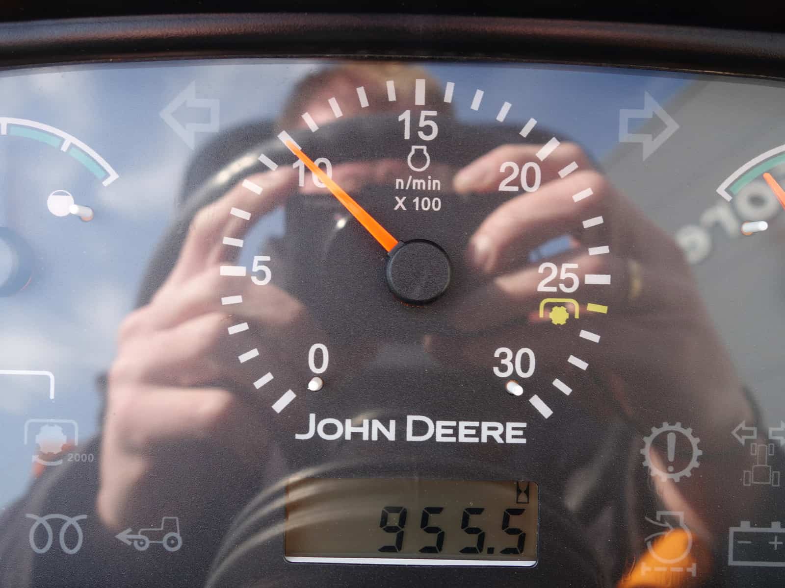 John Deere 3520 4wd HST - Afbeelding 9