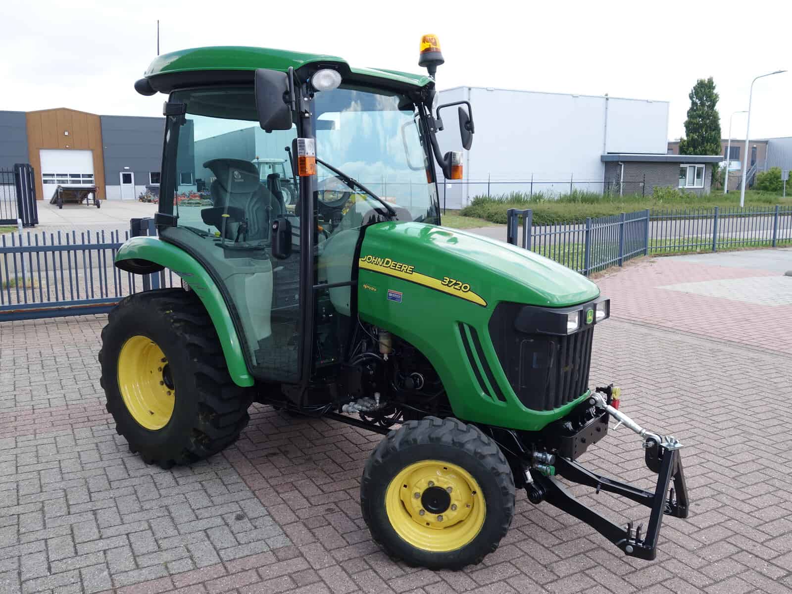 John Deere 3720 4wd HST - Afbeelding 2