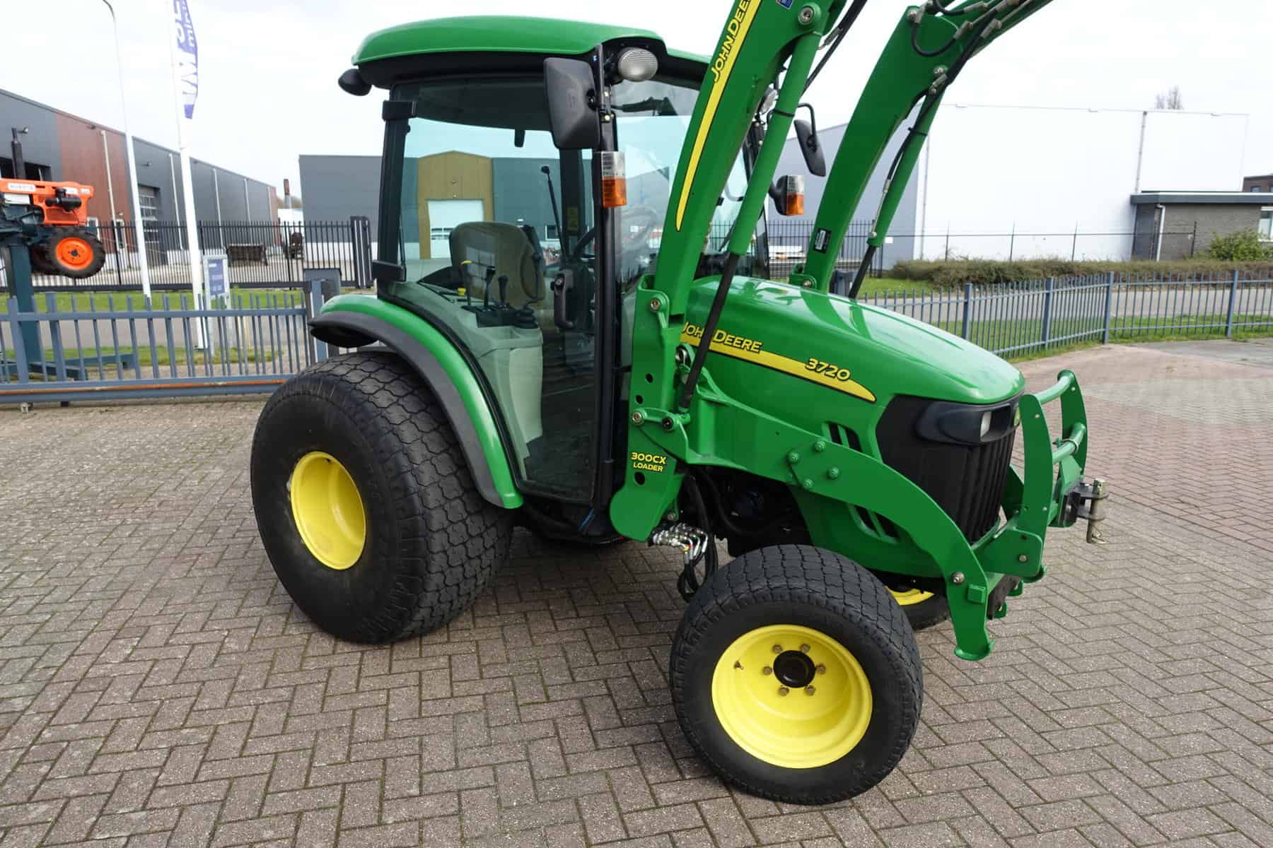 John Deere 3720 4wd HST - Afbeelding 2