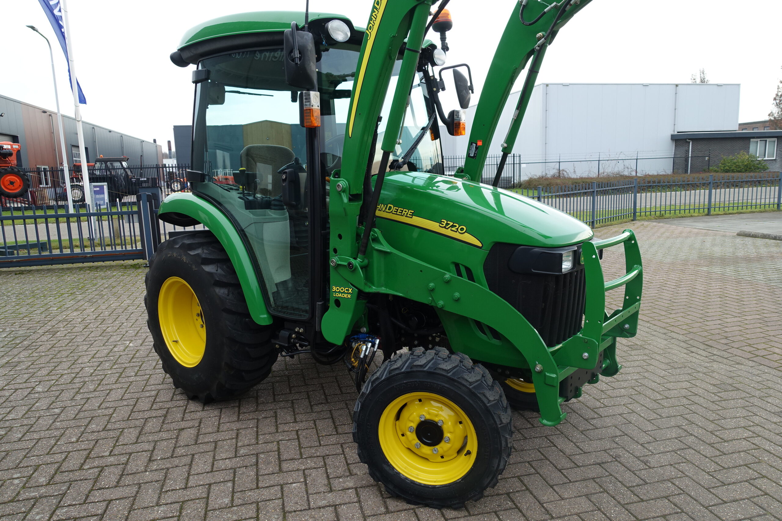 John Deere 3720 4wd HST - Afbeelding 2