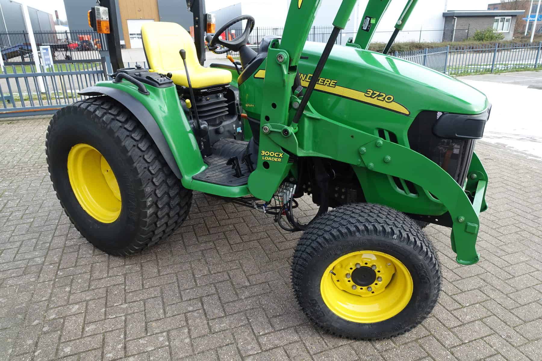 John Deere 3720 4wd HST - Afbeelding 2