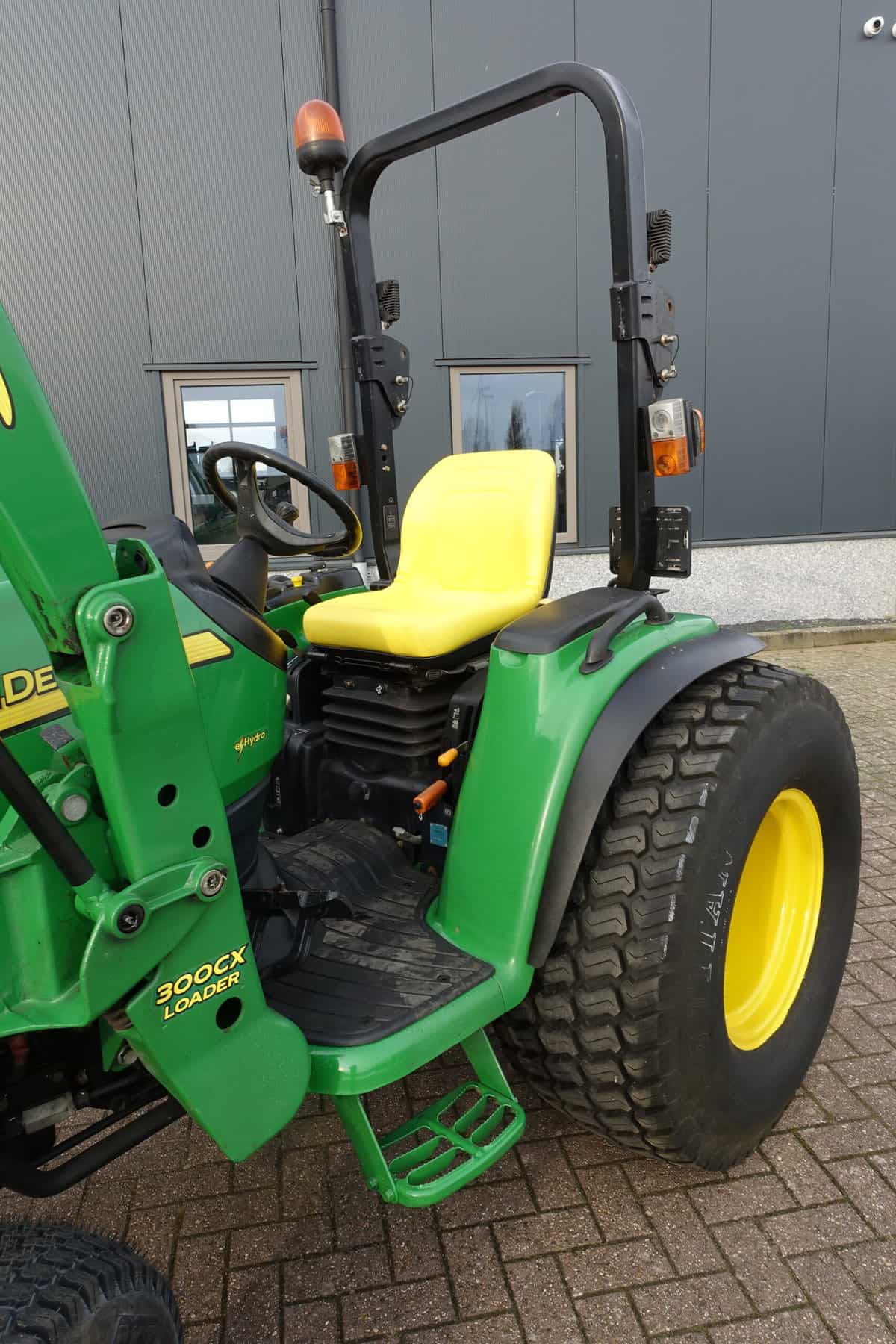 John Deere 3720 4wd HST - Afbeelding 9