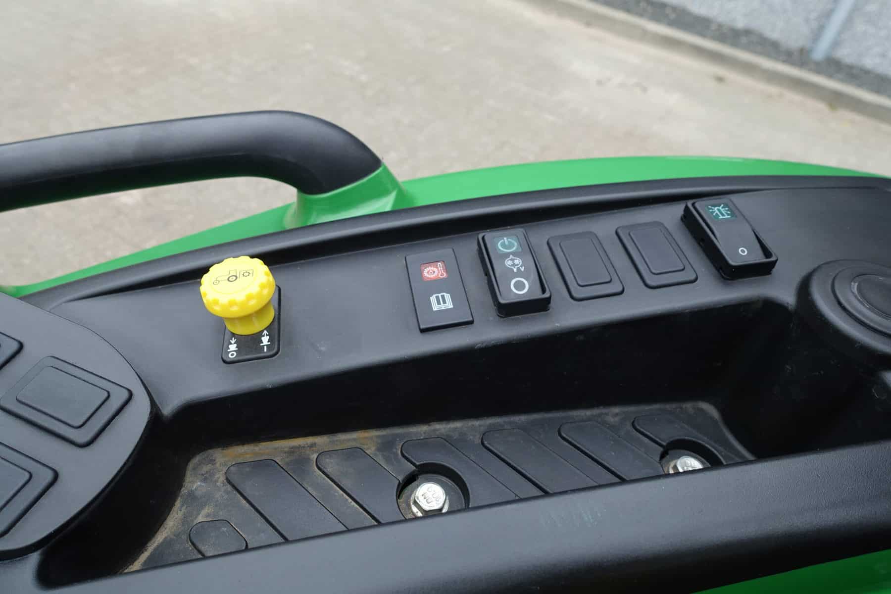 John Deere 4049M 4wd HST - Afbeelding 15