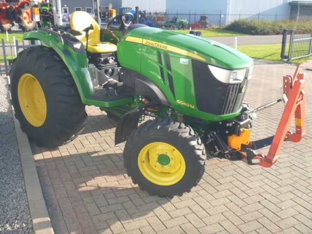 John Deere 4049M 4wd HST - Afbeelding 2