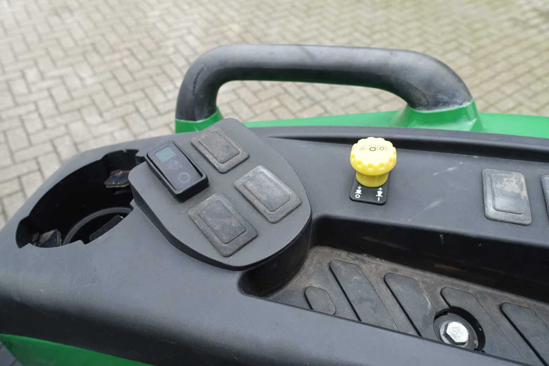 John Deere 4049M 4wd HST - Afbeelding 15