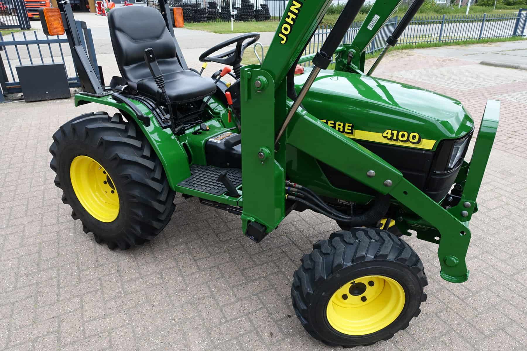 John Deere 4100 4wd HST - Afbeelding 2