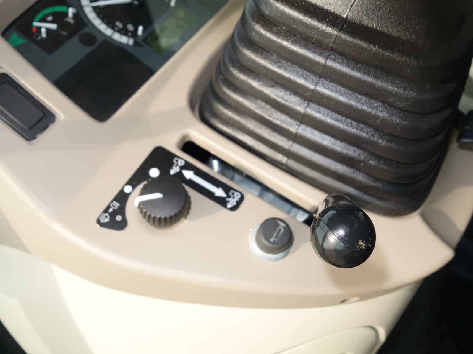 John Deere 3038R 4wd HST - Afbeelding 14