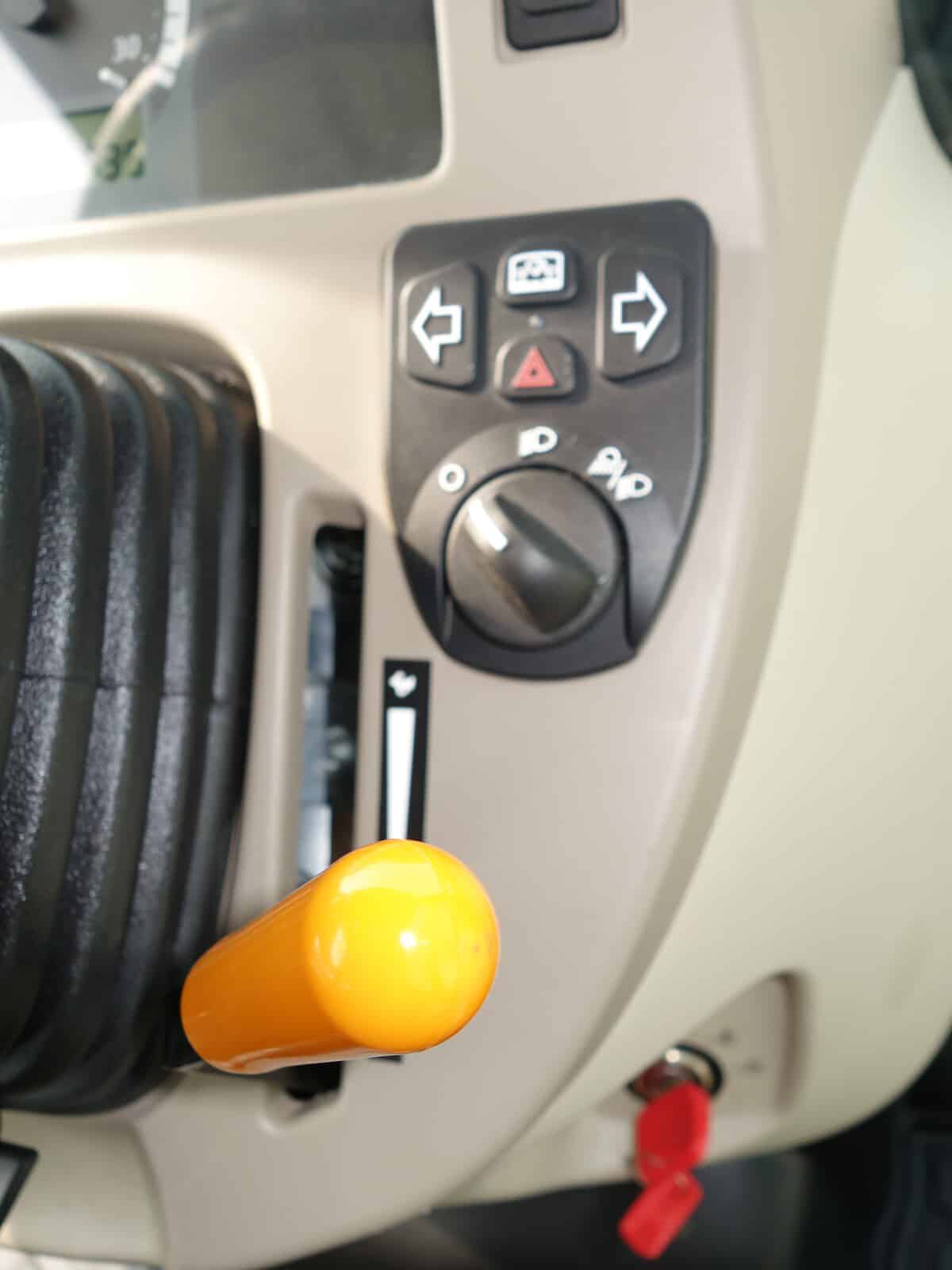 John Deere 3038R 4wd HST - Afbeelding 15