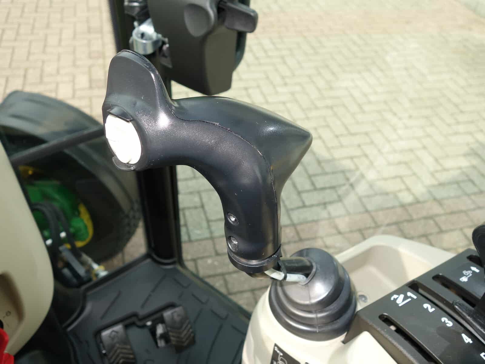 John Deere 3038R 4wd HST - Afbeelding 17