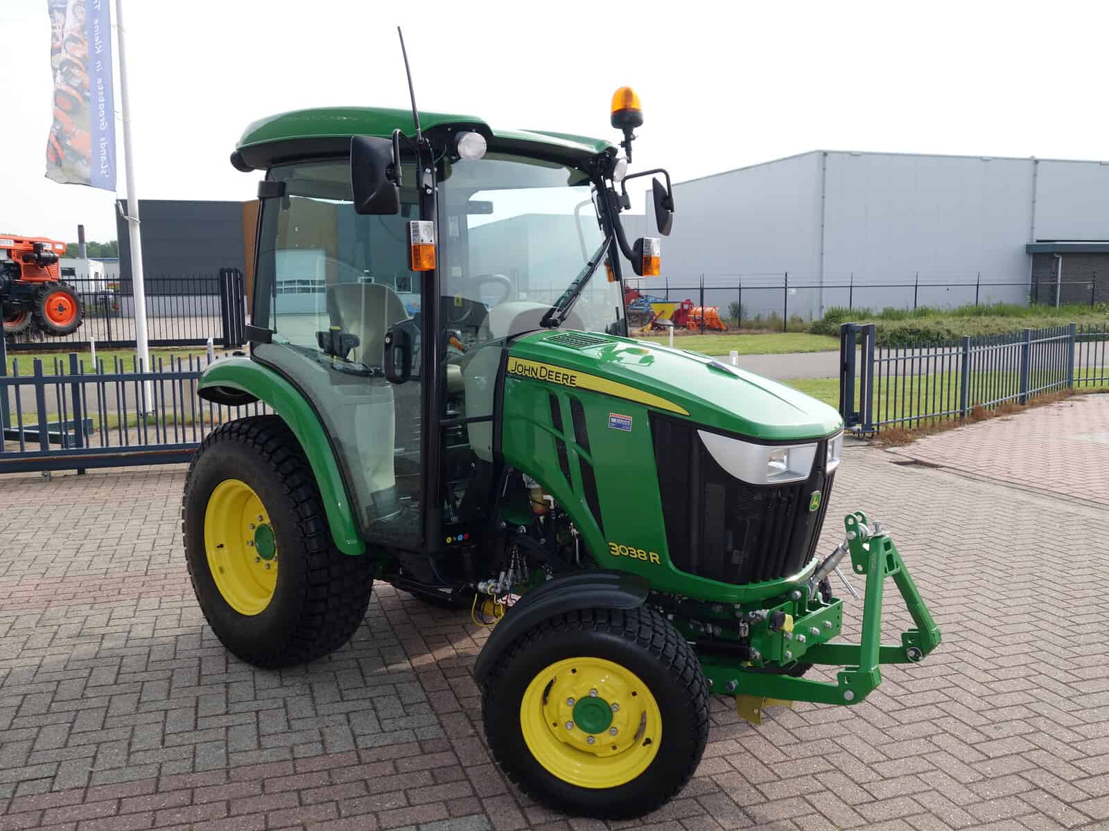 John Deere 3038R 4wd HST - Afbeelding 2