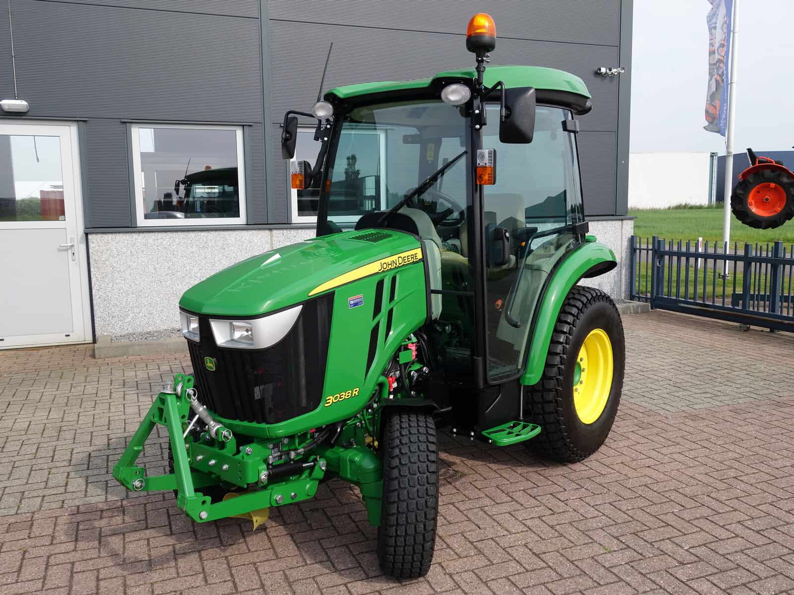 John Deere 3038R 4wd HST - Afbeelding 3