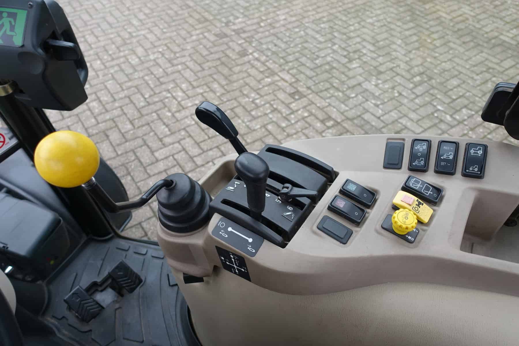 John Deere 4720 4wd HST - Afbeelding 15