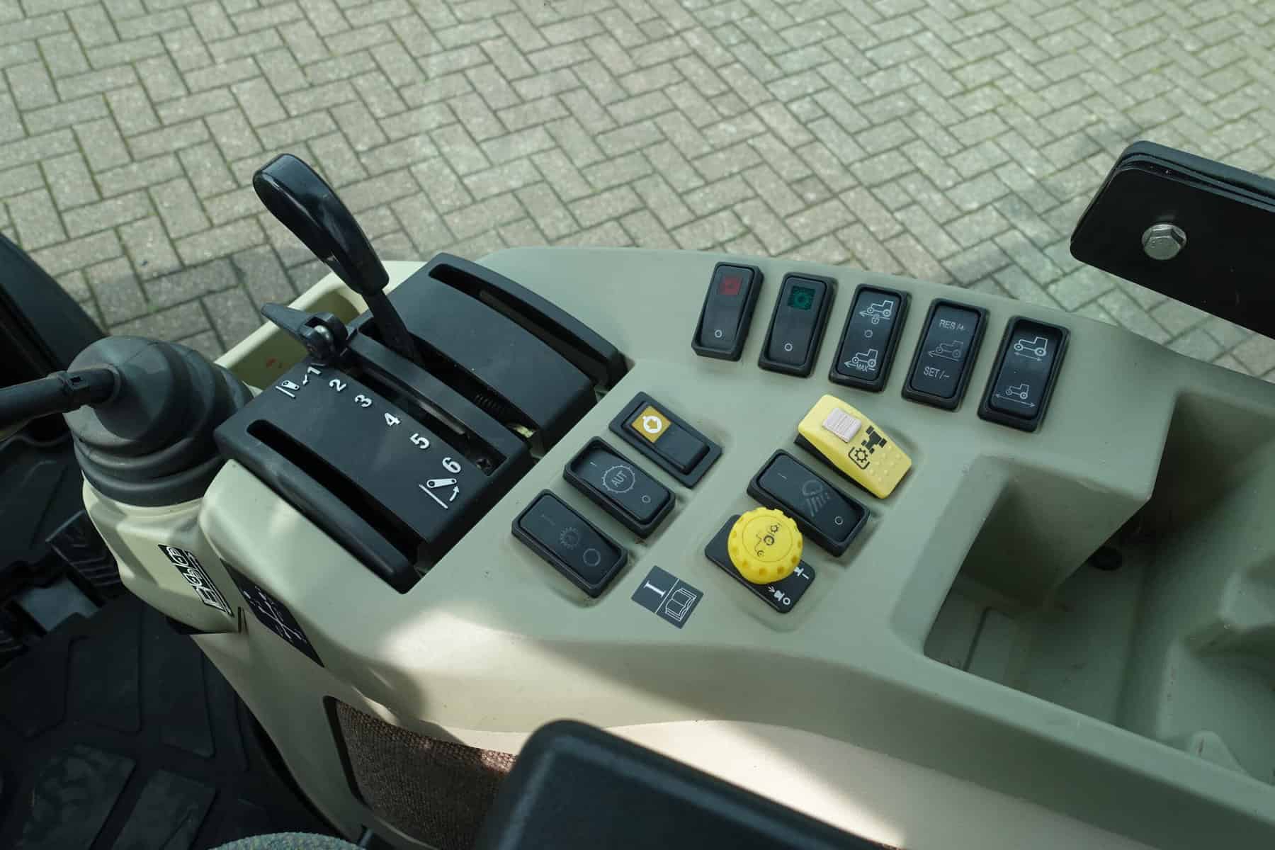 John Deere 4720 4wd HST - Afbeelding 15