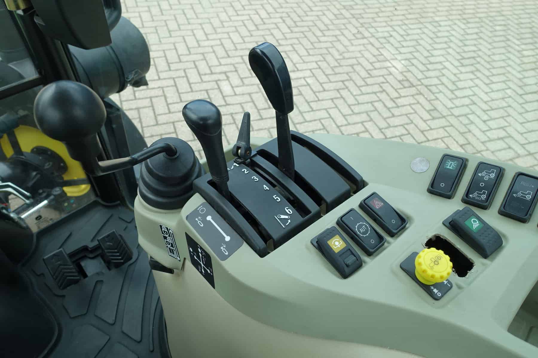 John Deere 4720 4wd HST - Afbeelding 15