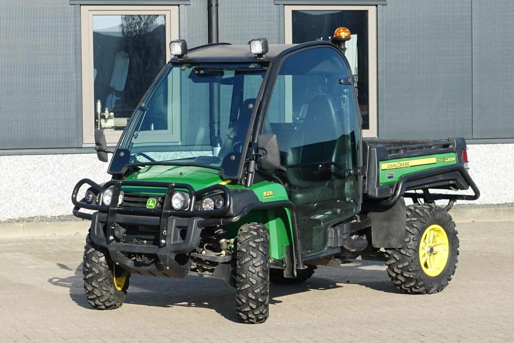 John Deere Gator 825i 4wd
