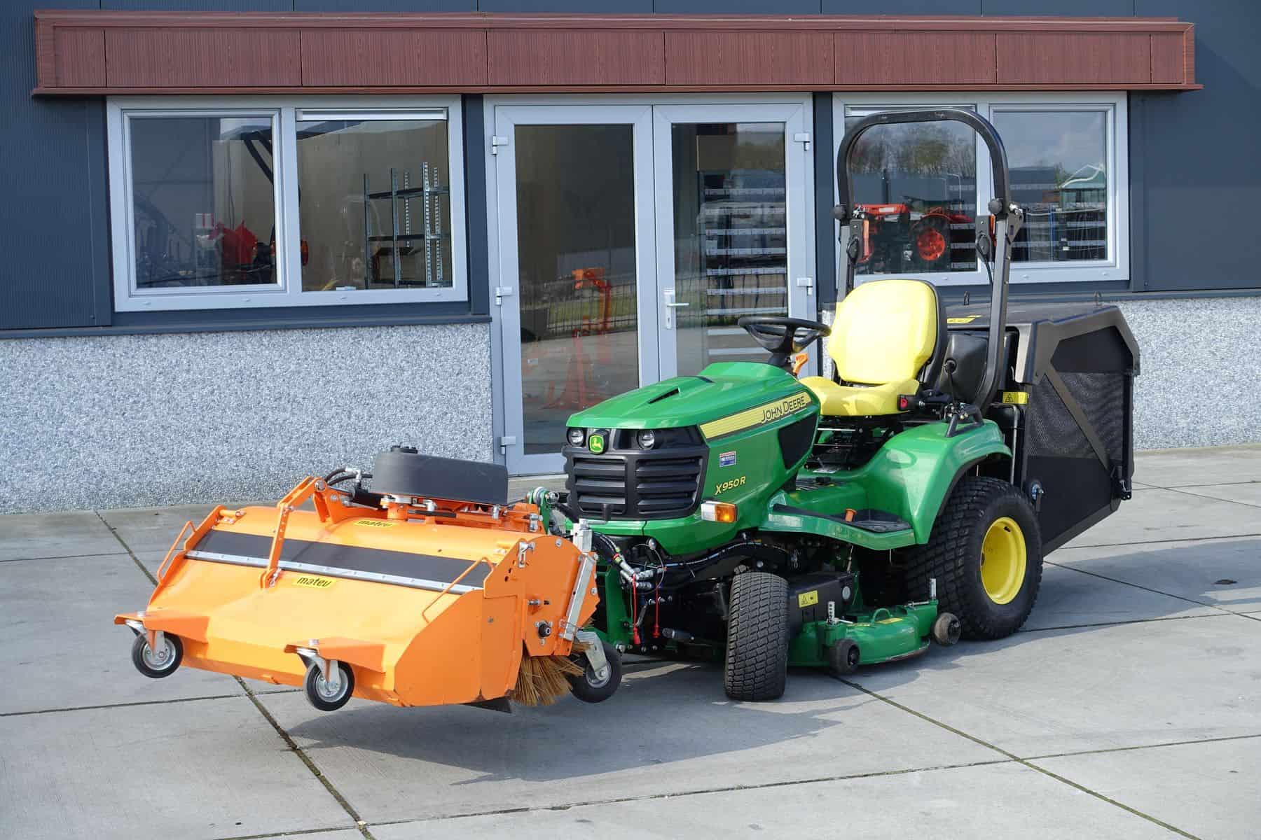 John Deere X950R HST