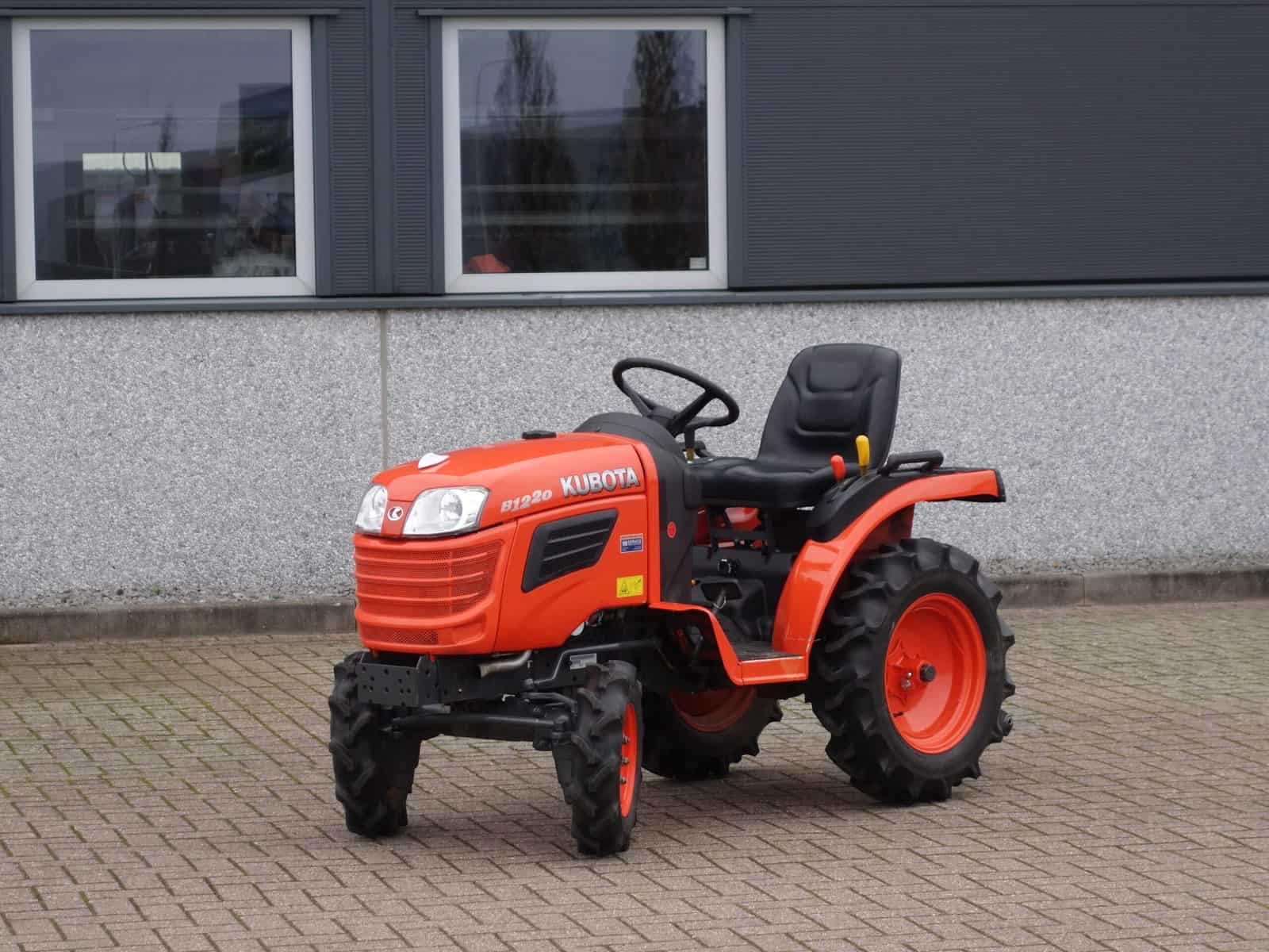 Kubota B1220