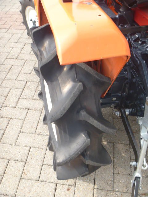 Kubota B1402 4wd - Afbeelding 16