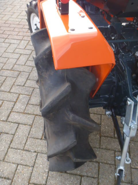 Kubota B1402 4wd - Afbeelding 16